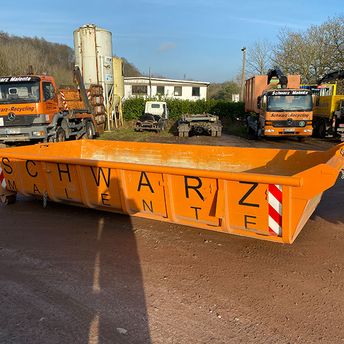 Tankstelle Schwarz 10 m³ Abrollcontainer