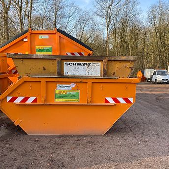 Tankstelle Schwarz 7 m³ Absetzcontainer