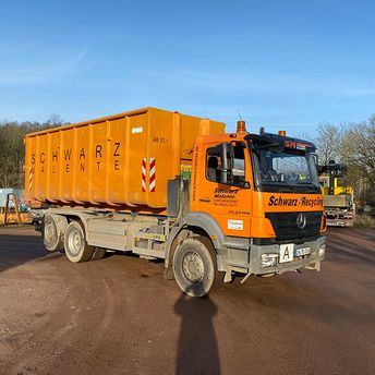 Tankstelle Schwarz 27 m³ Abrollcontainer