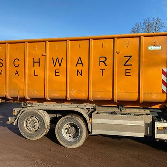 Tankstelle Schwarz 27 m³ Abrollcontainer